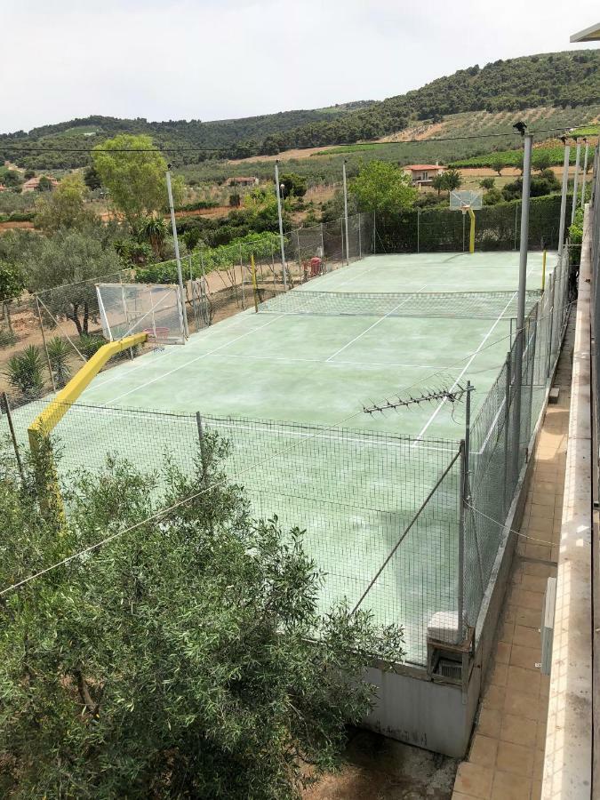 Country Villa Peloponnese With Tennis Court And Pool Zevgolateíon Eksteriør bilde